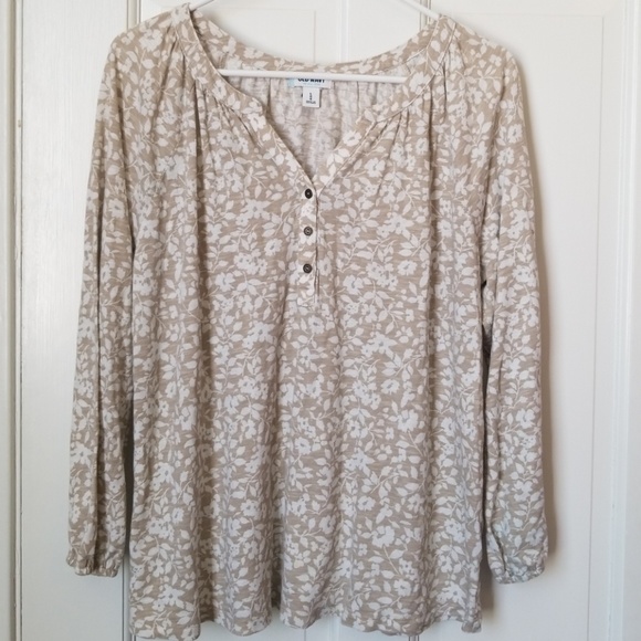Old Navy Tops - 🍹Old Navy top